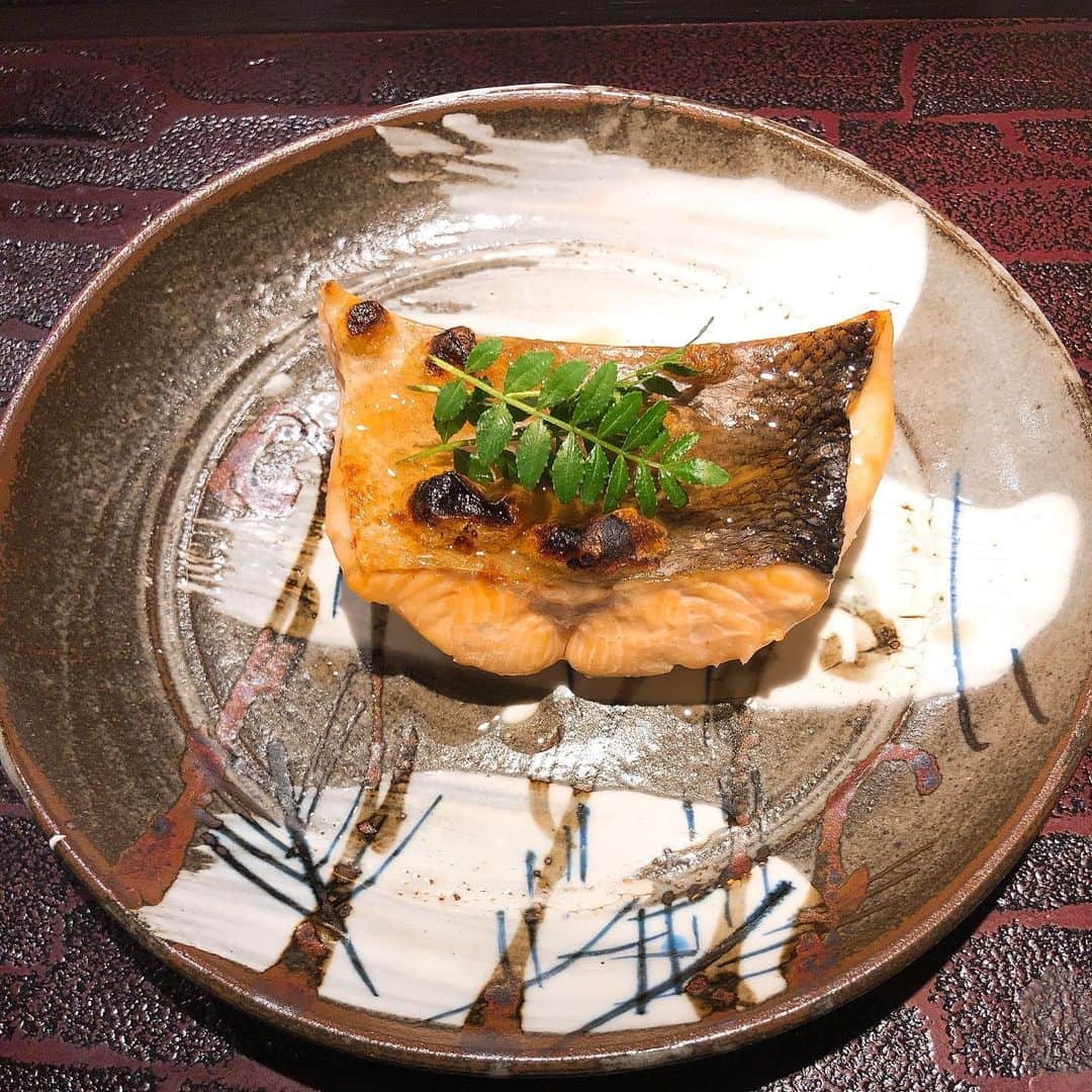 井深克彦さんのインスタグラム写真 - (井深克彦Instagram)「.﻿ 🍣🎖🦐﻿ ﻿ 📍東麻布 天本﻿ ﻿ 一度行ってみたかった天本さん🍣﻿ 美味しいお寿司に加えて﻿ 大将の人柄も素敵でした✨﻿ ﻿ 素敵な出会いもあり﻿ 幸せな空間でした🍾﻿ ﻿ にしても何ともインスタ映えな海老🦐 #食テロ #天本 #sushi #鮨 #ありがとうございました」3月4日 17時45分 - ibuka_katsuhiko