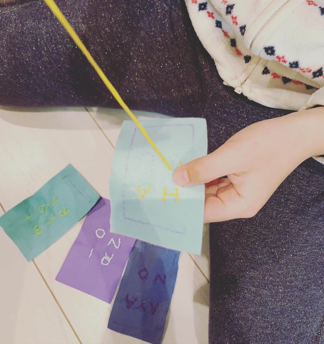 五月女ケイ子のインスタグラム：「刺繍の腕が上がってきたぞ。  #長い春休み#はる日和」