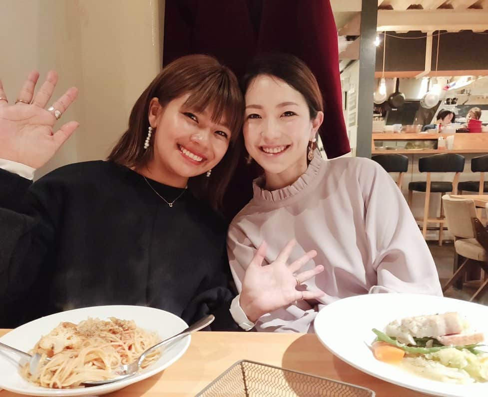 Remiさんのインスタグラム写真 - (RemiInstagram)「mama lunch🍽w. @ha_chu @kuro_risa ﻿ はあちゅう、クロ、 @mamatalk_jp のゆうこちゃんとランチ♩﻿ 近況報告だけで大盛り上がりであっという間の楽しい時間、また集まろうね😊💓﻿ ﻿ そして、 @mamatalk_jp インスタライブ第二弾、沢山のご視聴ありがとうございます！﻿ 乳幼児睡眠コンサルタントの愛波さん @aya_aiba さんのお話、とっても勉強になりました🤱✨﻿ ﻿ ﻿ #はあちゅう #クロ #ママ友 #ママトーク #mamatalk」3月4日 18時15分 - remi_912