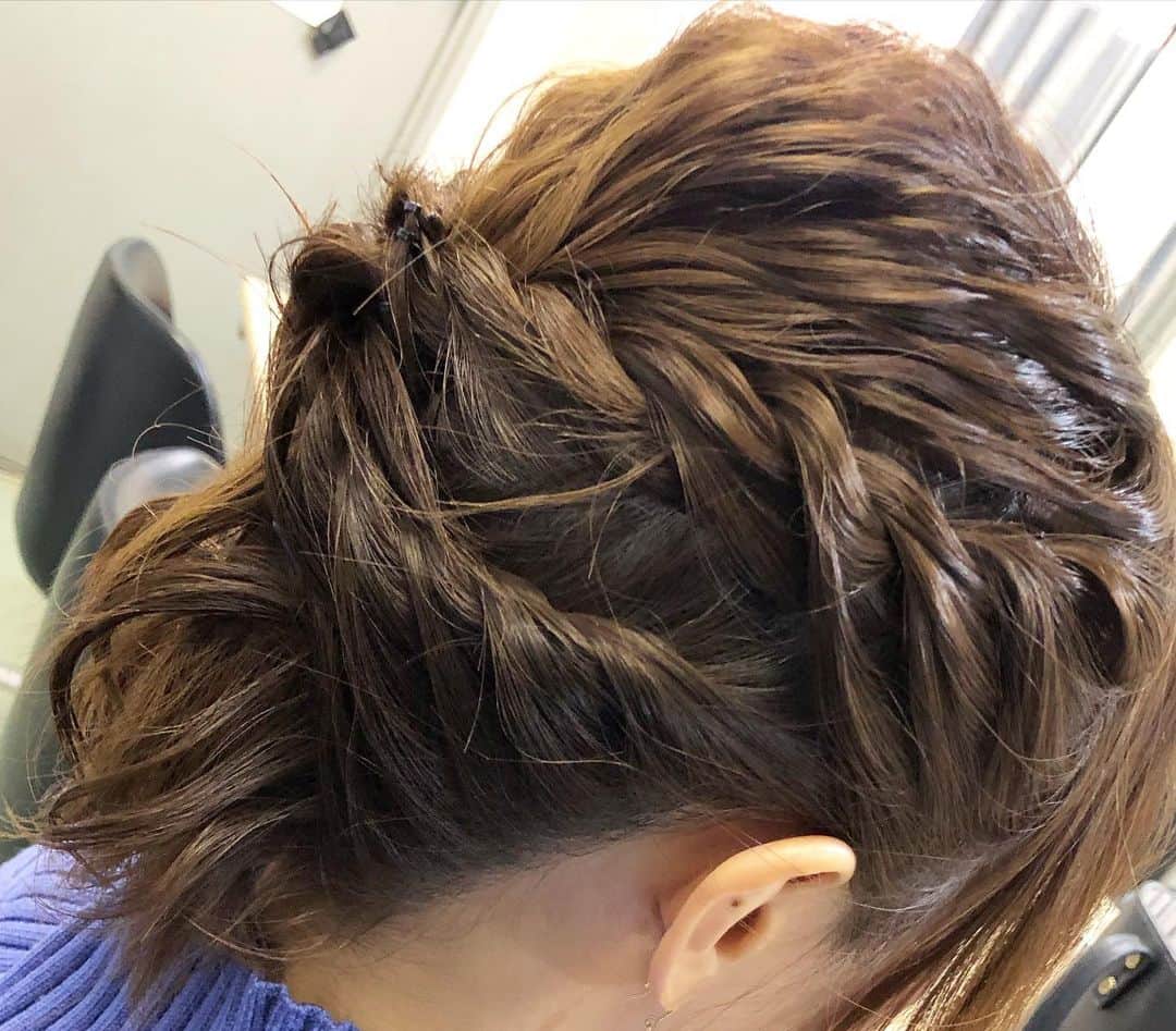 栗原里奈さんのインスタグラム写真 - (栗原里奈Instagram)「なんちゃって髪伸びたヘアー😏 左耳にも👂ホクロがあると初めて知る🌚  #両耳ホクロ #なんちゃって髪型  #ローポニー #ヘアアレンジ」3月4日 18時21分 - rina__kurihara
