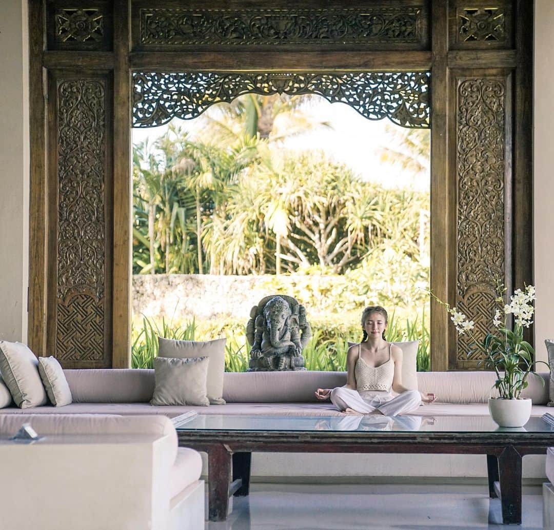 Giann Chanのインスタグラム：「Buddha was asked: “What have you gained from Meditation?” He replied: “Nothing.” However, Buddha said, “Let me tell you what I lost : Anger, Anxiety, Depression, Insecurity, Fear of Old, Age and Death.” 📍: @theungasan  #theungasan #Meditation #mindfulness」