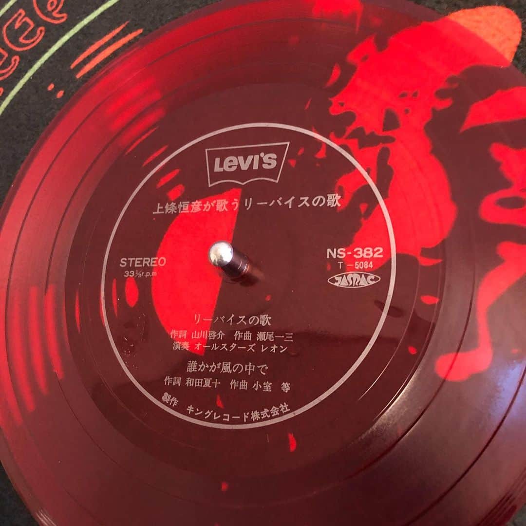 MUROさんのインスタグラム写真 - (MUROInstagram)「今夜も深夜1時半から @tokyofmofficial で @king_of_diggin ON AIRデス♪ 放送101回目の今夜は、ソノシートだけでノンストップのミックスに挑んでみたいと思いマス‼︎📡⚡️是非チェックしてください‼︎ @opec_hit @junyashimizu  @kentaro4139575 @lililililililillil  @seishiromorikawa @m.o.tr  @habari_wood  Photo : @murakenphoto  #20200304 #tfm_kod  #雑誌の日 #ソノシート」3月4日 19時01分 - dj_muro