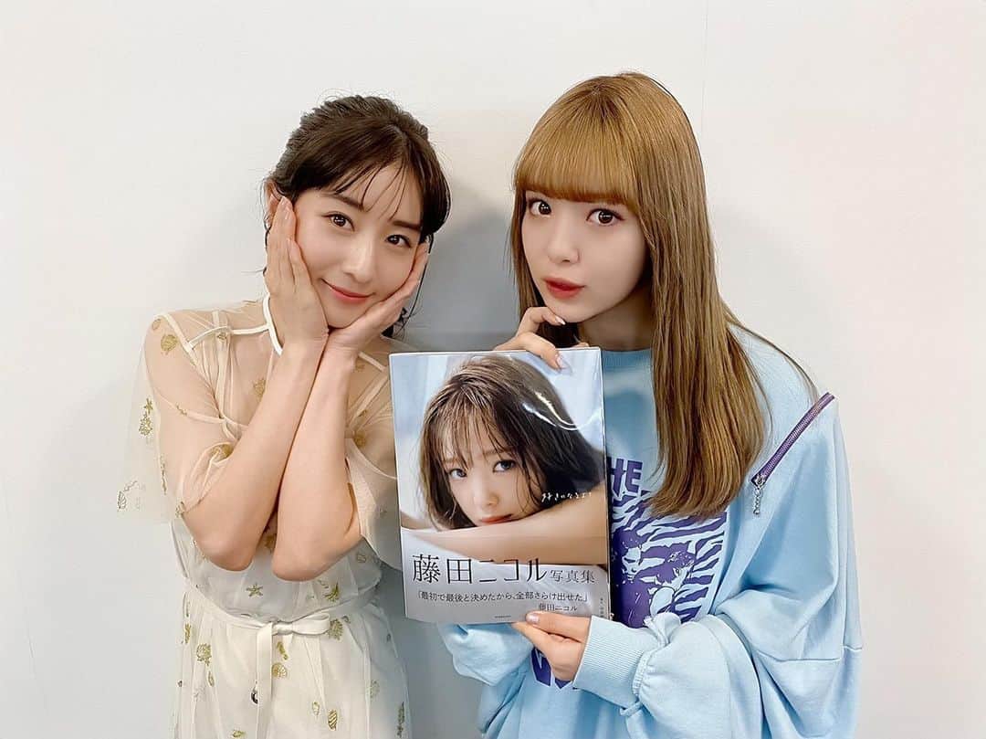 藤田ニコル１st写真集【公式】のインスタグラム：「田中みな実さん💕 発売直後に写真集を買って わざわざ持ってきてくれました🥺✨ 嬉しいな〜☺︎ #藤田ニコル１st写真集  #藤田ニコル #にこるん #ニコスキ」