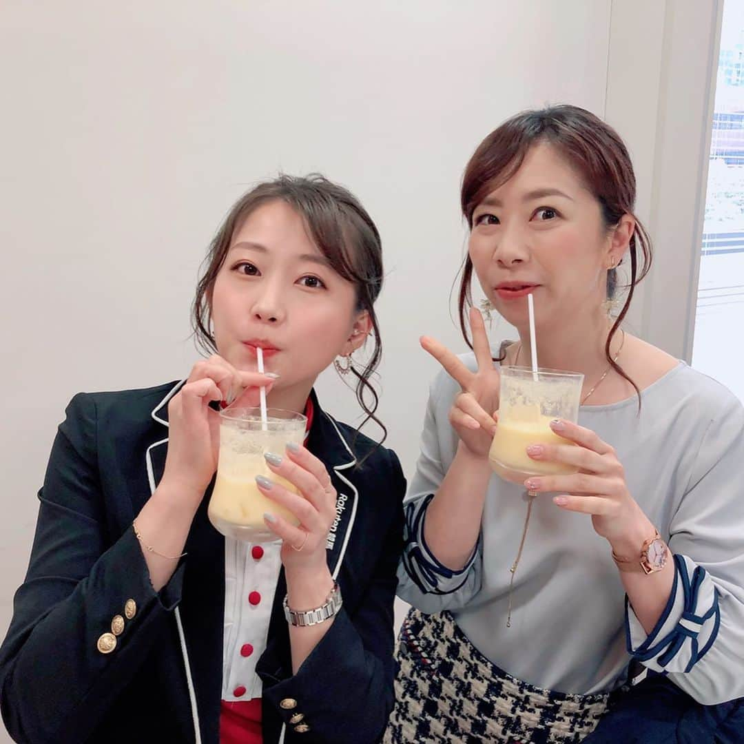 津田麻莉奈さんのインスタグラム写真 - (津田麻莉奈Instagram)「🏇3/10(火)第22回黒船賞🏇 今日は大恵陽子さんと一緒に、大阪の新聞社さんを訪問して黒船賞をPRしてきました😊‼️ ⁑ #大阪スポーツ さん✨ #サンケイスポーツ さん✨ #スポニチ さん✨ #デイリースポーツ さん✨ #日刊スポーツ さん✨ #中日スポーツ さん✨ #スポーツ報知 さん✨ ⁑ 皆さま、ありがとうございました😍❤️ 関西の皆さま、明日のスポーツ紙各紙をぜひお手に取ってチェックして下さいね😎‼️ ⁑ 高知競馬も無観客での開催となっていますが、楽天競馬で一緒に黒船賞の馬券を買って楽しみながら応援しましょう👍💕 ⁑ ⁑ ⁑ ⁑ ⁑ #高知競馬 #黒船賞 #第22回黒船賞 #はりまや盃#もあるよ #それにしても #写真1枚目の大恵さん #なんかセクシー #大恵さんを座らせたら #色気が溢れ出すことが判明 #これは日刊スポーツさんの写真 #ええ写真 #いつもありがとうございます　 #各紙のみなさま #貴重なお時間をいただき #ありがとうございました #明日の紙面ぜひチェックして下さいね #競馬#地方競馬 #楽天競馬 #まりなる #津田麻莉奈」3月4日 19時39分 - tsudamarinal