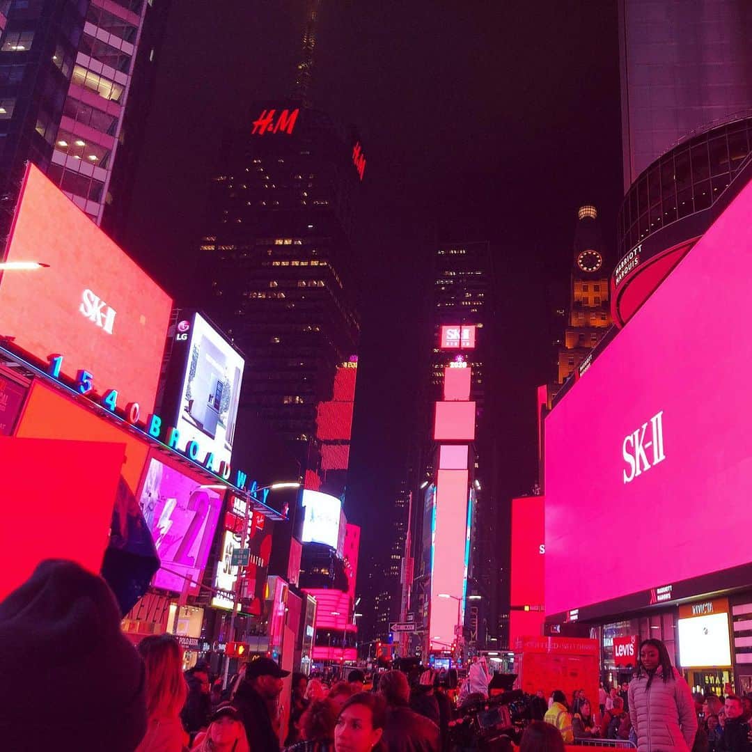 佐々木あさひさんのインスタグラム写真 - (佐々木あさひInstagram)「Times Square×SK-II👏 I’m in NYC🗽 . ギュッと詰め込んだ感のあるニューヨークがやっぱり好きだ😚」3月4日 19時40分 - asahisasaki