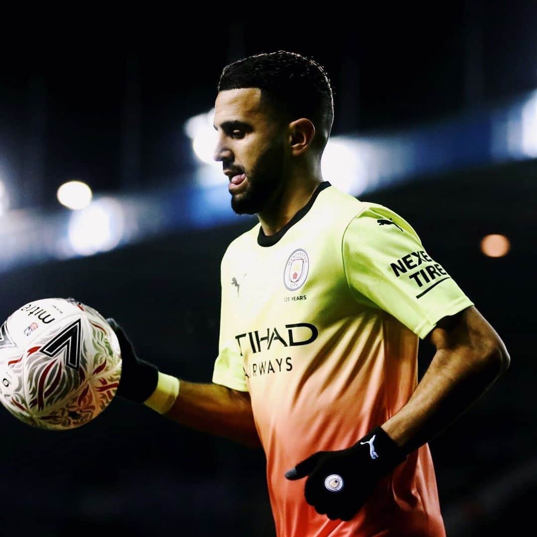 リヤド・マフレズのインスタグラム：「Newcastle next ✅ #FACup」