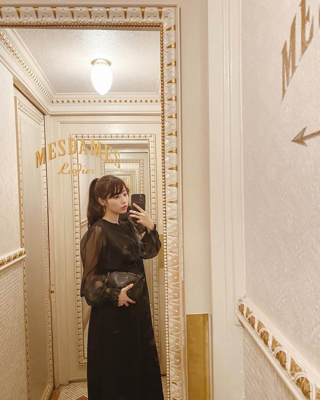 松本ゆいさんのインスタグラム写真 - (松本ゆいInstagram)「袖のすけ感がお気に入り😳  dress...#vintage  #まつゆいの旅#trip#paris#旅#angelinaparis#cafe#ootd#fashion」3月5日 6時38分 - yui_m106