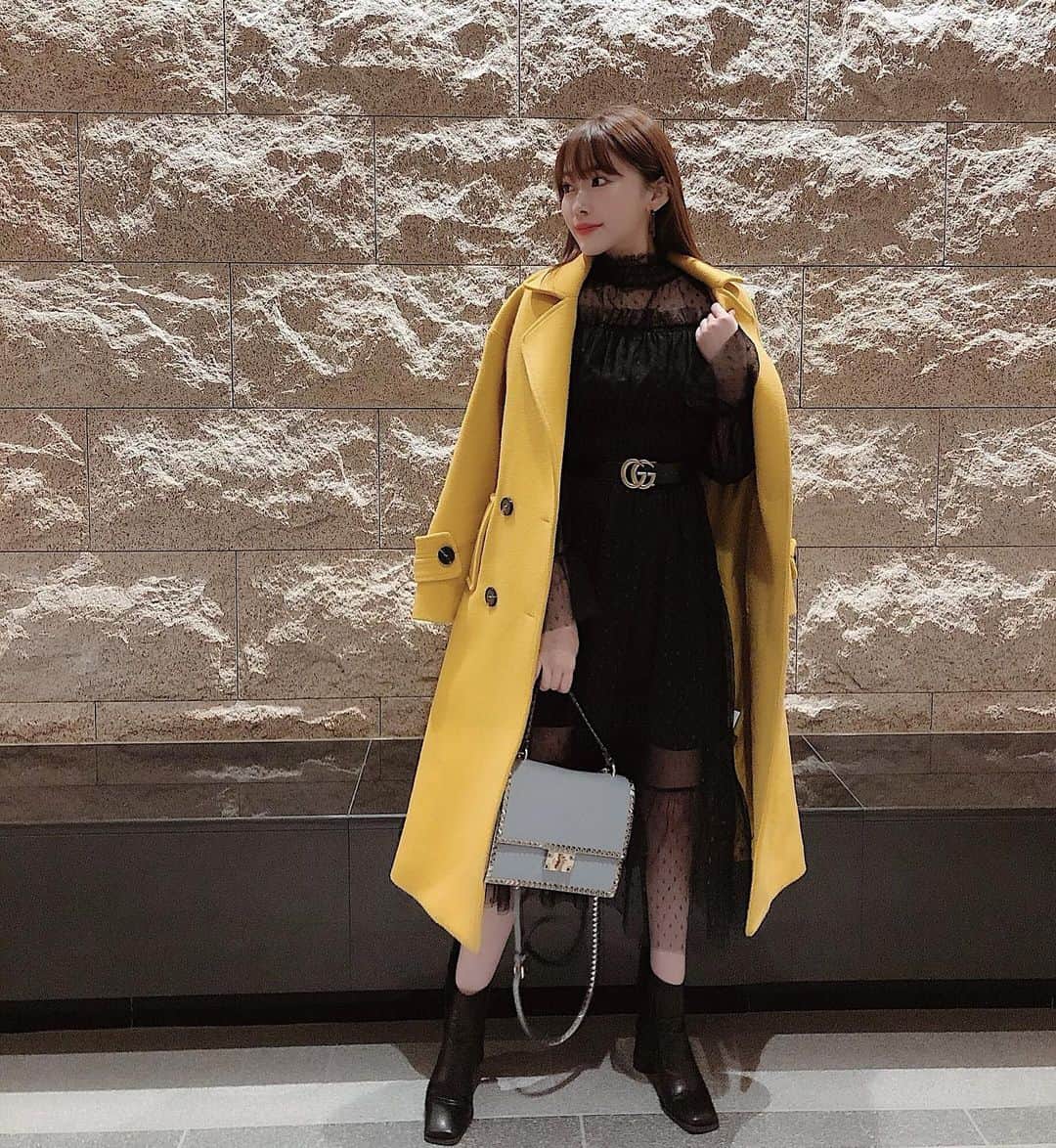 藤川沙弥のインスタグラム：「🐝🍋💛﻿ ﻿ 久しぶりに黄色のコート着た💛﻿ この日はちょっとドレッシーな気分で🍽﻿ ﻿ ﻿ 👗@spicaglow ﻿ ﻿ 1000円引きになるクーポンコード、﻿ 是非お得に使ってね❤︎⇨sysg﻿ ﻿ #spicaglow﻿ #spicaglowstyle﻿」