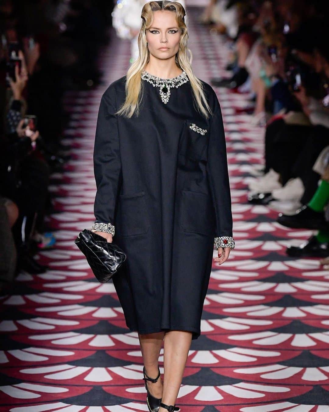 ナターシャ・ポーリーのインスタグラム：「💥What An Epic Show @miumiu  #MiucciaPrada @zambishot Style By  @kegrand  Casting By @bitton  Make Up By @patmcgrathreal  Hair By @guidopalau」