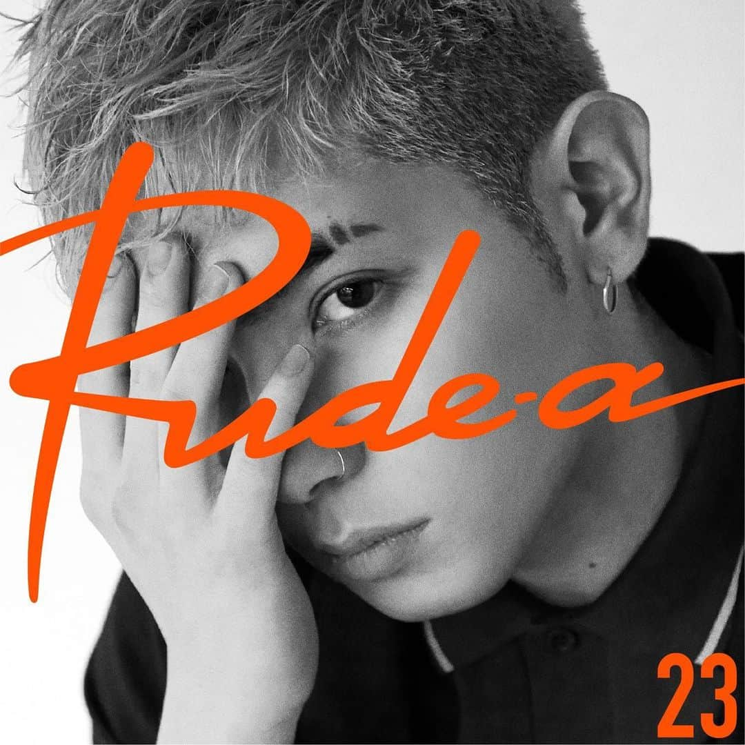 RUDE-αさんのインスタグラム写真 - (RUDE-αInstagram)「1stAlbum「23」 本日正式にリリースしました◎  今回のアルバムはベスト盤でもあり 初めての人からしても聴きやすい 作品になったと思います。 沢山の人に届きますように  特にアルバムタイトルにもなっている 「23」という曲は昔の自分、友達や家族 強さを教えてくれた少年、ルーディーズ への想いを描いた曲になってます。 1番聴いて欲しい。  全てはORANGE RANGEに魅せられた 夢があったから。今度は俺の夢を魅せる こっから走って行くから待っとけよ世の中 今年まじで全てを変えるから期待しとけよ！  いつもありがとう、これからも共に行こう、愛してる  #みんなの好きな曲を教えてね」3月4日 22時16分 - 5leep3alker