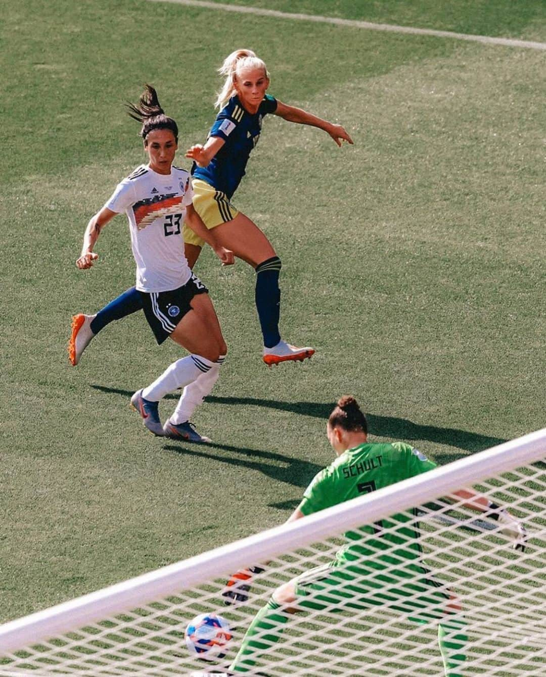 ソフィア・ヤコブソンさんのインスタグラム写真 - (ソフィア・ヤコブソンInstagram)「Game Day vs Germany! 💥⚽️#swewnt #algarvecup」3月4日 22時28分 - sofiajakobsson