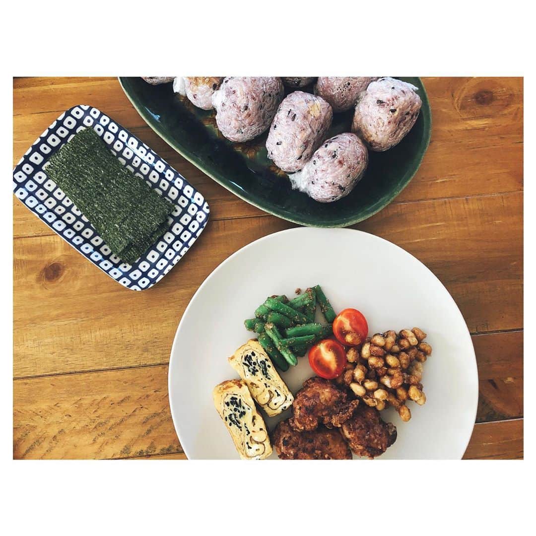 沖樹莉亜のインスタグラム：「おにぎりにするとみんないつもの倍以上食べる  何でこんなに炊きたておにぎりは美味しいんだ🍙🤤🤤🤤 #おにぎり　#お握り　#おむすび　#お結び #onigiri #omusubi」