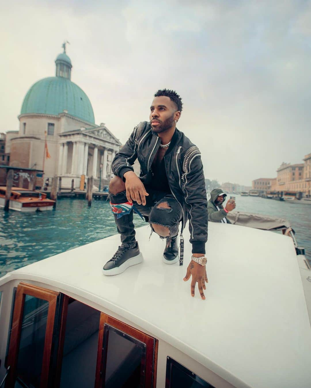 ジェイソン・デルーロさんのインスタグラム写真 - (ジェイソン・デルーロInstagram)「I’m in Venice Italy. Caption this」3月4日 23時30分 - jasonderulo