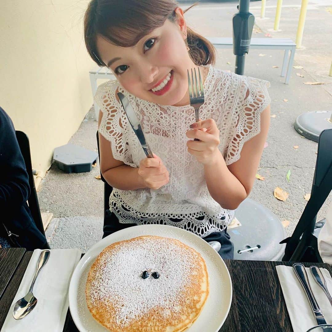 遠野愛のインスタグラム：「皆さんこんばんは🌝 今週のラジオはもう聴いてくださいましたか？📻 なんとラスト映画回！！！ はやい、、、 毎月オススメの新作映画を紹介するコーナーのおかげで、100本を軽く超えるたくさんの作品に出会えました。 自分の好きな系統の映画だけでなく、幅広くみたからこその感動や学びがたくさんありました。 これからもたくさん劇場に足を運んで、いろんな価値観や世界観を味わいたいです😌 radikoのタイムフリーで1週間無料なので是非聴いてください！  由真と愛のWedge of Love | 文化放送 | 2020/03/02/月 | 19:00-19:30 http://radiko.jp/share/?t=20200302190000&sid=QRR  写真は関係ないけれどハワイで撮ったもの🌺 ハワイラスト投稿です！  文化放送月曜19時から 由真と愛のWedge of Love 2年間毎週パーソナリティをさせてもらっていましたが 卒業まであと４回！！！ よろしくお願いします🥺❤︎ #文化放送　#由真と愛のwedgeoflove #ラジオ　#radiko #qr #卒業　#アカデミー賞　#予想　#結果発表　#パラサイト半地下の家族 #罰ゲーム　#ハーレイクイン #ハーレイクインの華麗なる覚醒」