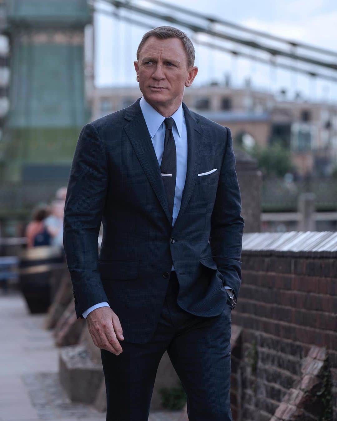 トムフォードさんのインスタグラム写真 - (トムフォードInstagram)「TOM FORD is pleased to announce James Bond will wear elegant Made-to-Measure tailored clothing, eveningwear and casual wear in the upcoming action adventure film, ‘NO TIME TO DIE’. @007 #TOMFORD #JamesBond #NoTimeToDie」3月5日 0時12分 - tomford