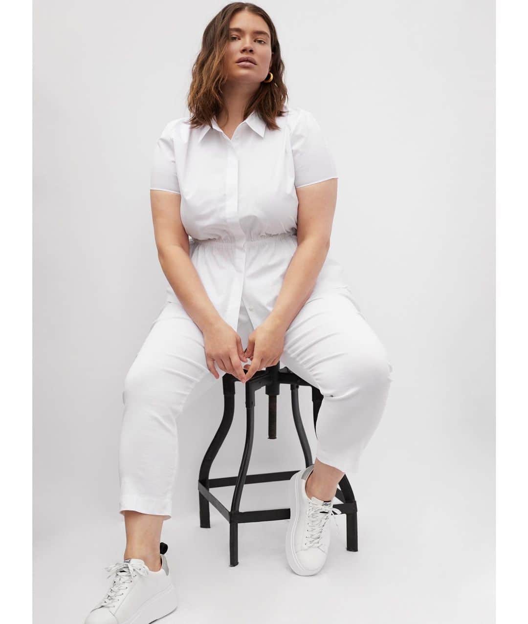 タラ・リンのインスタグラム：「Taking minimal to the maximum with head to toe white in @theory__. A Theory for All 💗you @saks #SaksStyle #ad」