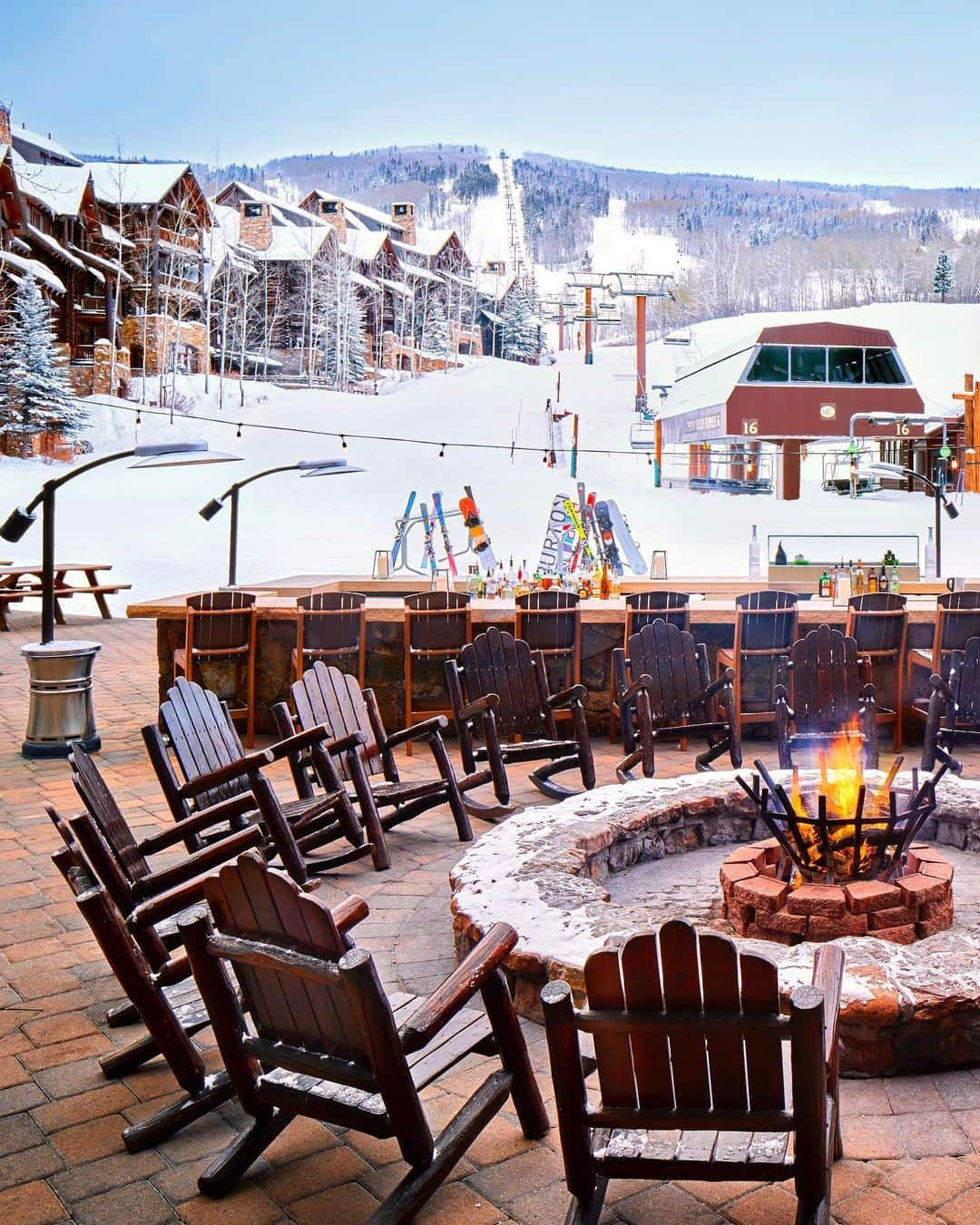 リッツ・カールトンさんのインスタグラム写真 - (リッツ・カールトンInstagram)「Whether headed to the slopes or keeping cozy by the fire, the perfect winter day can always be found at The Ritz-Carlton, #BachelorGulch. ⁣ ⁣ #Avon #Colorado #BeaverCreek #WinterGetaway #Ski #Skiing #WinterSports #Snowboarding #SnowDay #FirePit #Fireplace #Slopes #Winter #WinterDay #WinterVacation #Vacation #Snow #Travel #Travelgram #InstaTravel #TravelDiaries」3月5日 7時07分 - ritzcarlton