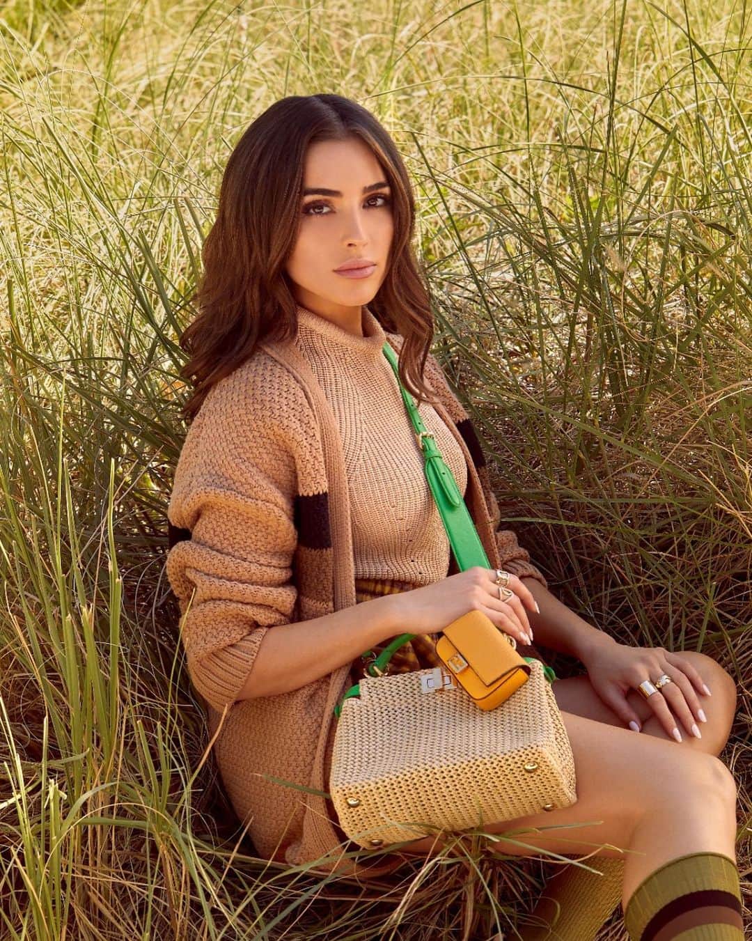 Fendiさんのインスタグラム写真 - (FendiInstagram)「Ready for their close-up: our #FendiPeekaboo Iconic Mini intricately woven from natural raffia and adorned with a contrasting Nano #FendiBaguette, as modeled by @oliviaculpo. Head to the link in bio to browse her top picks from the #FendiSS20 collection.  Discover more on @fisforfendi」3月5日 2時08分 - fendi