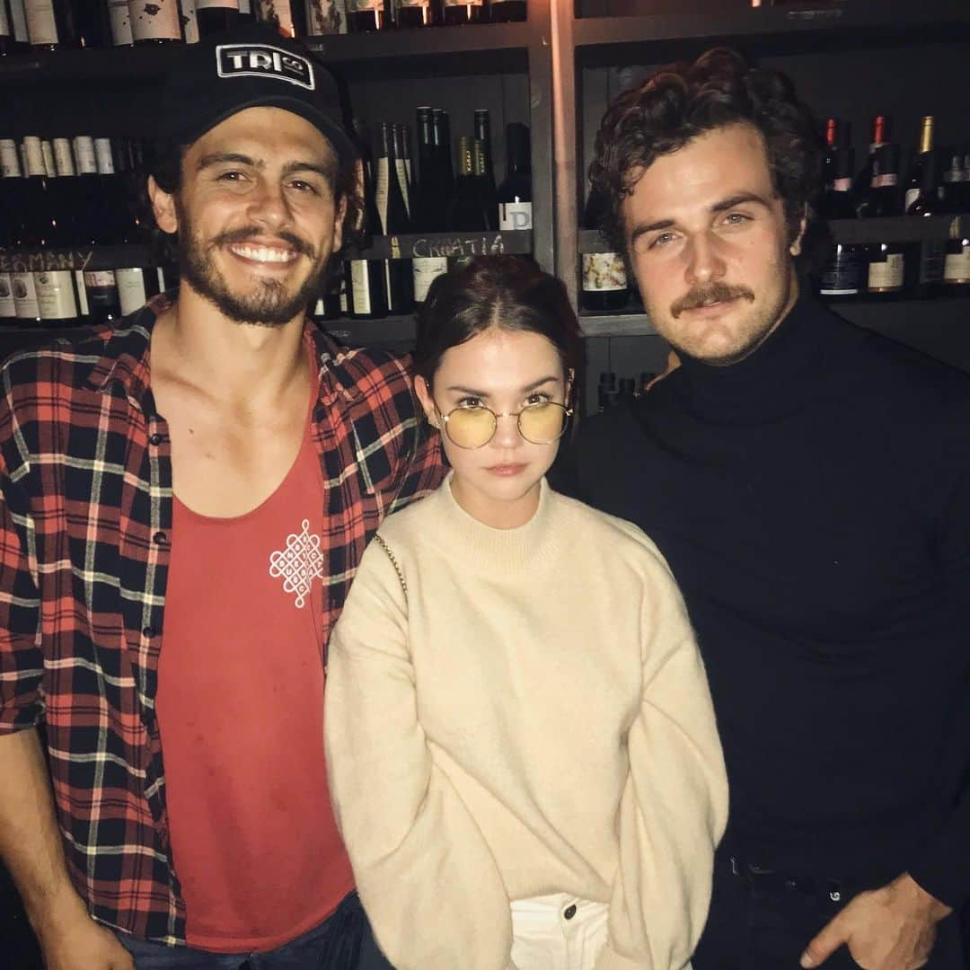 マイア・ミッチェルのインスタグラム：「*Season 3 spoiler* your favorite love triangle will call it quits on the drama and become a throuple #goodtrouble」