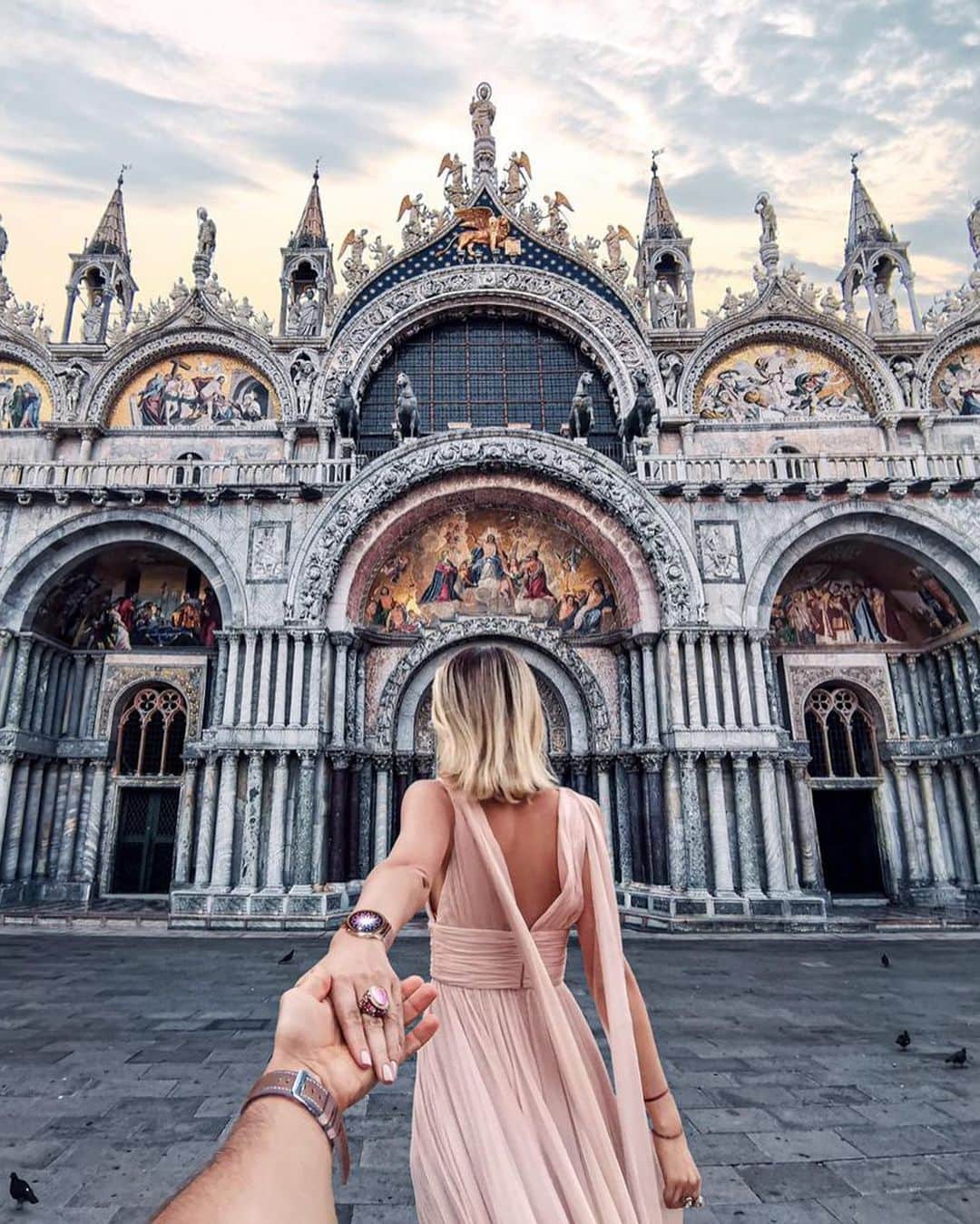 Murad Osmannのインスタグラム：「#followmeto St. Marks Basilica - the heart of Venice, one of the most romantic cities in the world. Do you remember, where was your first kiss? @honorglobal #HONORMagicWatch2 #MagicWatch14Days 🇷🇺🇷🇺🇷🇺🇷🇺🇷🇺🇷🇺🇷🇺 #следуйзамной к Собору Святого Марка - сердцу Венеции, одного из самых романтичных городов в мире. Вы, кстати, помните, где был ваш первый поцелуй?」