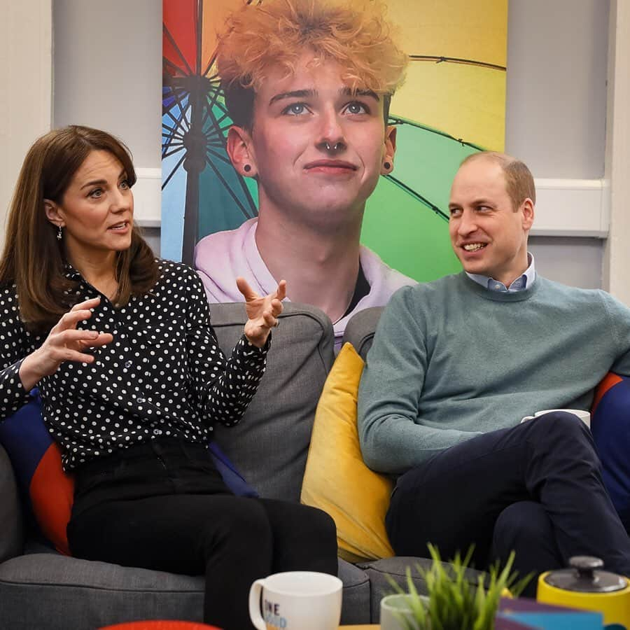 ウィリアム（ケンブリッジ公）さんのインスタグラム写真 - (ウィリアム（ケンブリッジ公）Instagram)「Today The Duke and Duchess of Cambridge have been learning about organisations working in Ireland to support and empower young people, and about the country’s conservation initiatives and efforts to protect its environment, with a particular focus on sustainable farming and marine conservation.  1-2. At @Jigsaw_YMH, The Duke and Duchess met young people helped by the free mental support service, before joining a conversation with parents, carers and teachers on the impact of Jigsaw’s services within their communities.  3-4. With young people supported by the charity Extern a range of activities that equip those at Savannah House with key life skills, including meal planning and cooking, and joining them for a game of table tennis – see our story for more!  5-6. On @Teagasc Research Farm in County Meath they heard more about the farm’s pioneering research to promote sustainable farming across the country, before speaking to farmers who have implemented the research into their own practices – and joined local schoolchildren visiting the farm for an educational session on the environment, nutrition and food production.  7. Finally, at the spectacular Howth Cliff, The Duke and Duchess joined representatives from the Marine Institute to talk about their innovating work across Ireland – before taking in sweeping views of the Irish coastline.  8-9. Thank you to everyone that came out to greet The Duke and Duchess today!  #RoyalVisitIreland」3月5日 3時43分 - princeandprincessofwales