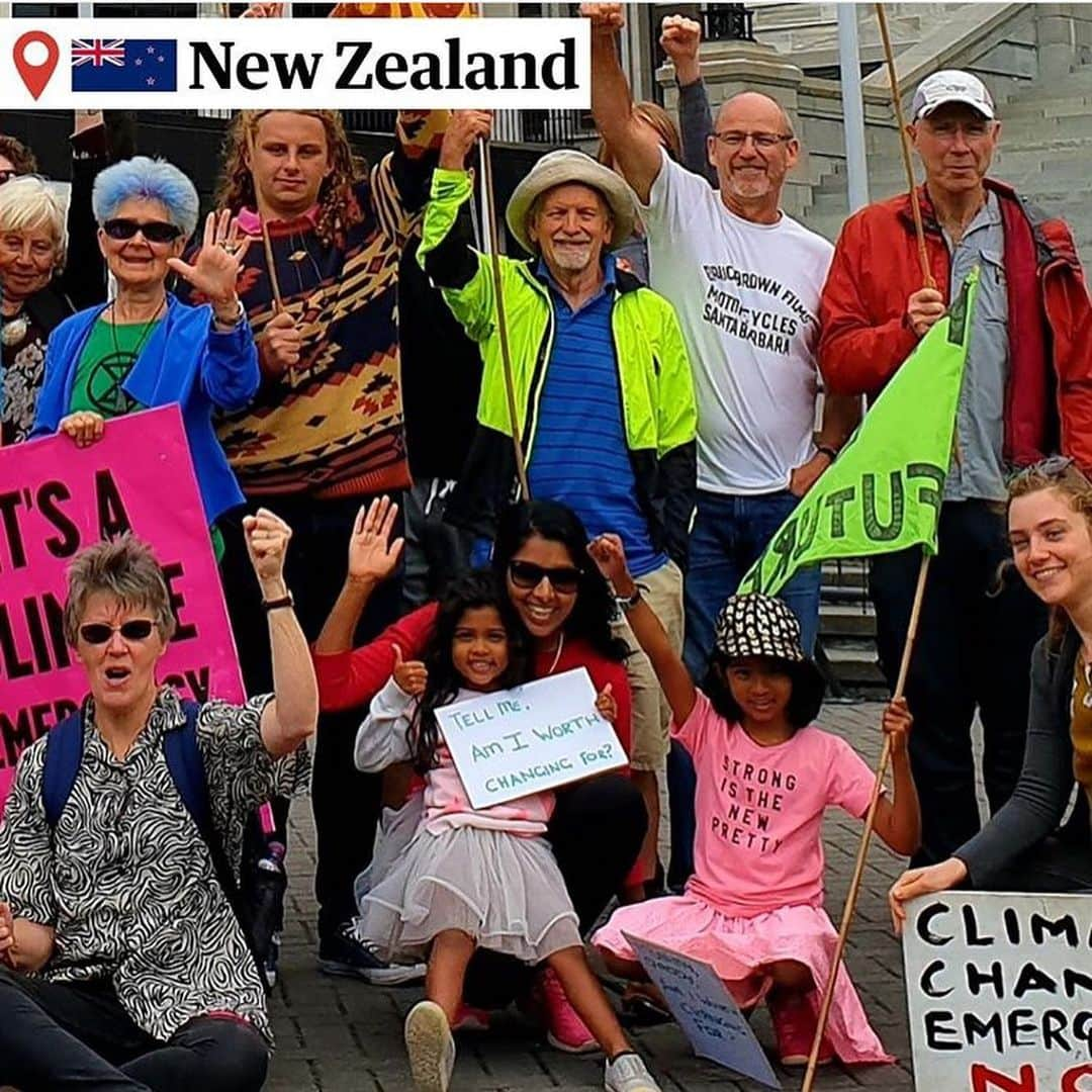 レオナルド・ディカプリオさんのインスタグラム写真 - (レオナルド・ディカプリオInstagram)「From the @guardian: Did you take part in Friday’s #FridaysForFuture strike?  @gretathunberg made an appearance at the march in Bristol, UK. She addressed a crowd of about 25,000 people and praised the way climate activists in the city had managed to delay plans for a new airport.  Protests were staged in other parts of the world, from Australia to Nigeria. Swipe right for highlights.  Photos: Dylan Martinez/Reuters +@fff_Sydney + @FridayNigeria + @Fri4FutureSea + @fff_tui + @lizwathuti + @MakichyanA & @brothadestin via Twitter」3月5日 4時01分 - leonardodicaprio