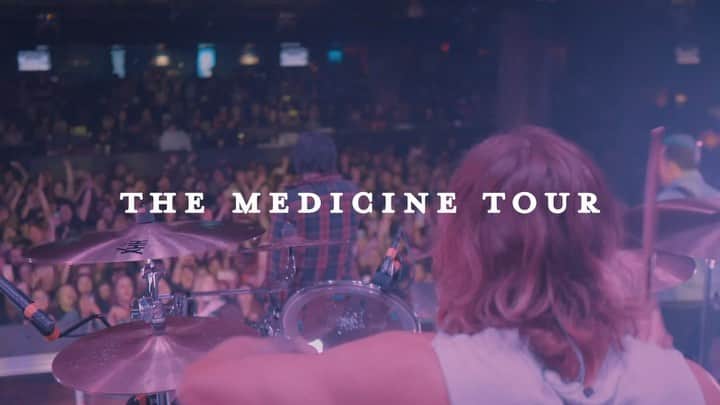 ジャスティン・ヒルズのインスタグラム：「The Medicine Tour was epic. Full recap video live now at YouTube.com/SleepingWithSirens.  Can’t wait to hit the road again with @TheAmityAffliction starting April 15.  Tickets & VIP available at SirensMusic.co」