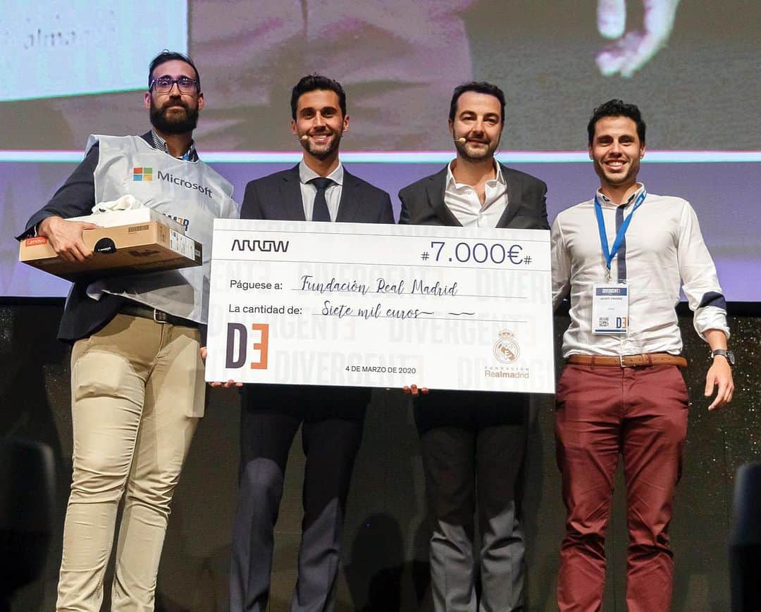アルバロ・アルベロアのインスタグラム：「Hoy hemos estado en el #Divergenteday, evento organizado por la empresa #ArrowecsSpain, que ha querido hacer entrega a la @fundacion.realmadrid de un cheque que servirá para ayudar a más de mil niños que pasan largas temporadas ingresados en el hospital. ¡Muchísimas gracias por vuestra ayuda!」