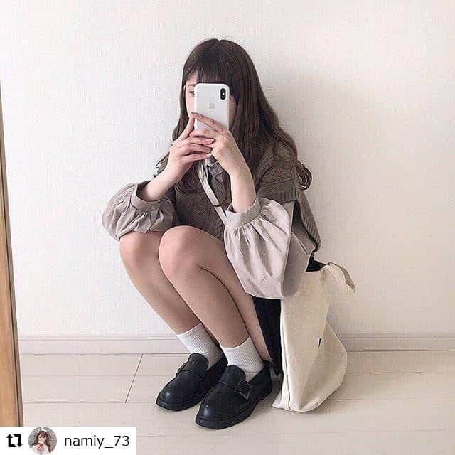 GRLさんのインスタグラム写真 - (GRLInstagram)「【👆画像をタップすると購入できるよ👆】 @namiy_73 さん @wear___tomo さん にGRL商品着用して頂いております💕 ありがとうございます✨ . @grl_official #グレイル #grl #ブラウス #スニーカー #スキニーパンツ」3月5日 15時00分 - grl_official