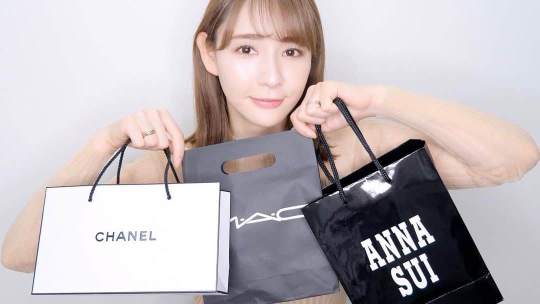 のインスタグラム：「コスメ購入品の紹介動画、好きって言ってくれる方が多くてとても嬉しい💕💕﻿ ﻿ 着てたお洋服は @celford_official のトップス😌﻿ ﻿ ﻿ ﻿ #美容 #美容好きな人と繋がりたい #ユーチューブ #メイク好き #今日のメイク #美容垢 #コスメ好きさんと繋がりたい #コスメオタク #美容好き #コスメ #デパコス #コスメレビュー #コスメ購入品 #コスメレポ #メイク動画 #メイク #ユーチューバー #シャネルコスメ #シャネル  #セルフォード #服 #mac #youtuber #youtube #cosmetics #makeup #instabeauty #followme #instagood #instalike」