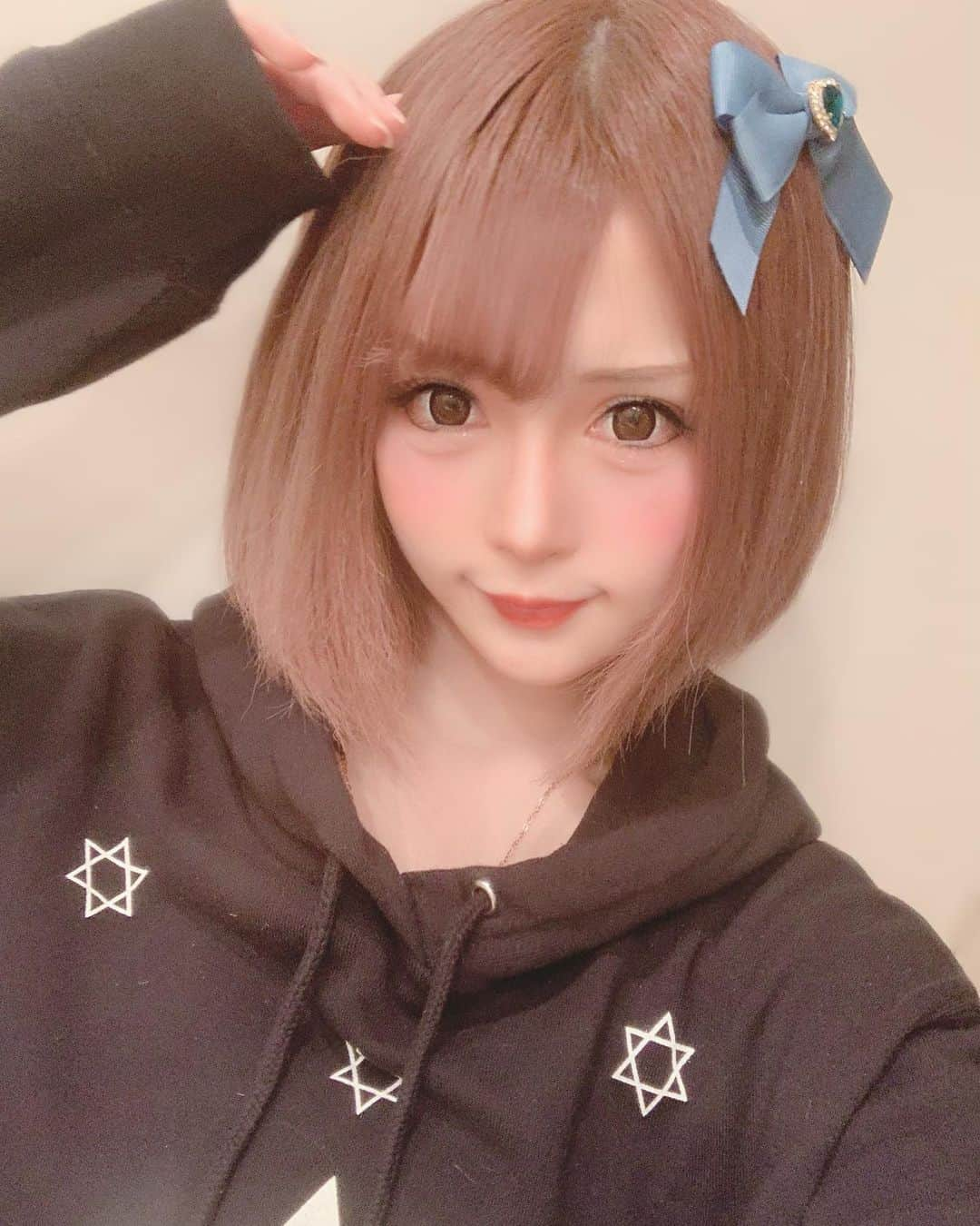 らむめろさんのインスタグラム写真 - (らむめろInstagram)「らむめろパーカーに﻿ ハンドメイドヘアクリップ⸜❤︎⸝﻿ ﻿ どっちもお気に入り🍓﻿ ﻿ ﻿ ﻿ #instagood #instagramer #instalike #instalove #followme #followgram #japanesegirl #goodday #swag #selfie #me #안녕 #라무메로 #ЯMMR」3月5日 15時17分 - ramumero_