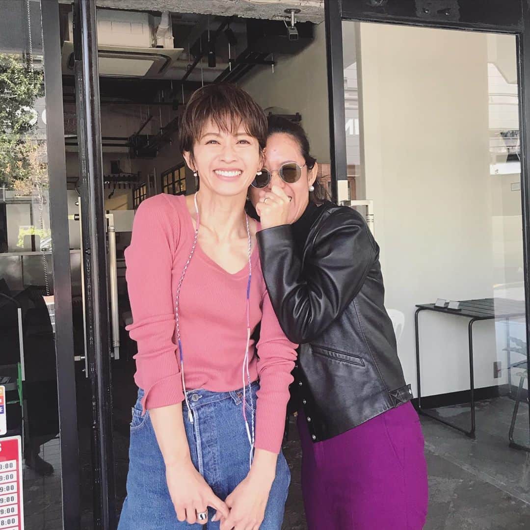 畑野ひろ子のインスタグラム：「今日は、 @story_love40 の撮影。 @naokookusa さんのページ❤  今日のピアス、 @naokookusa と @artidaoud のコラボの、パールピアス😍 左右、パールの数を変えて❤」