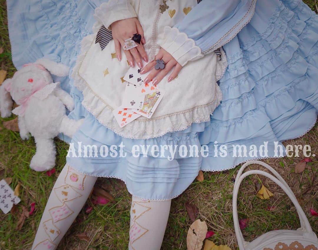 Chikako千佳子さんのインスタグラム写真 - (Chikako千佳子Instagram)「Alice in Wonderland #angelicpretty #babythestarsshinebright #innocentworld #aliceinwonderland #lolitafashion #sweetlolita #classiclolita #うさくみゃ」3月5日 7時36分 - cindychikako