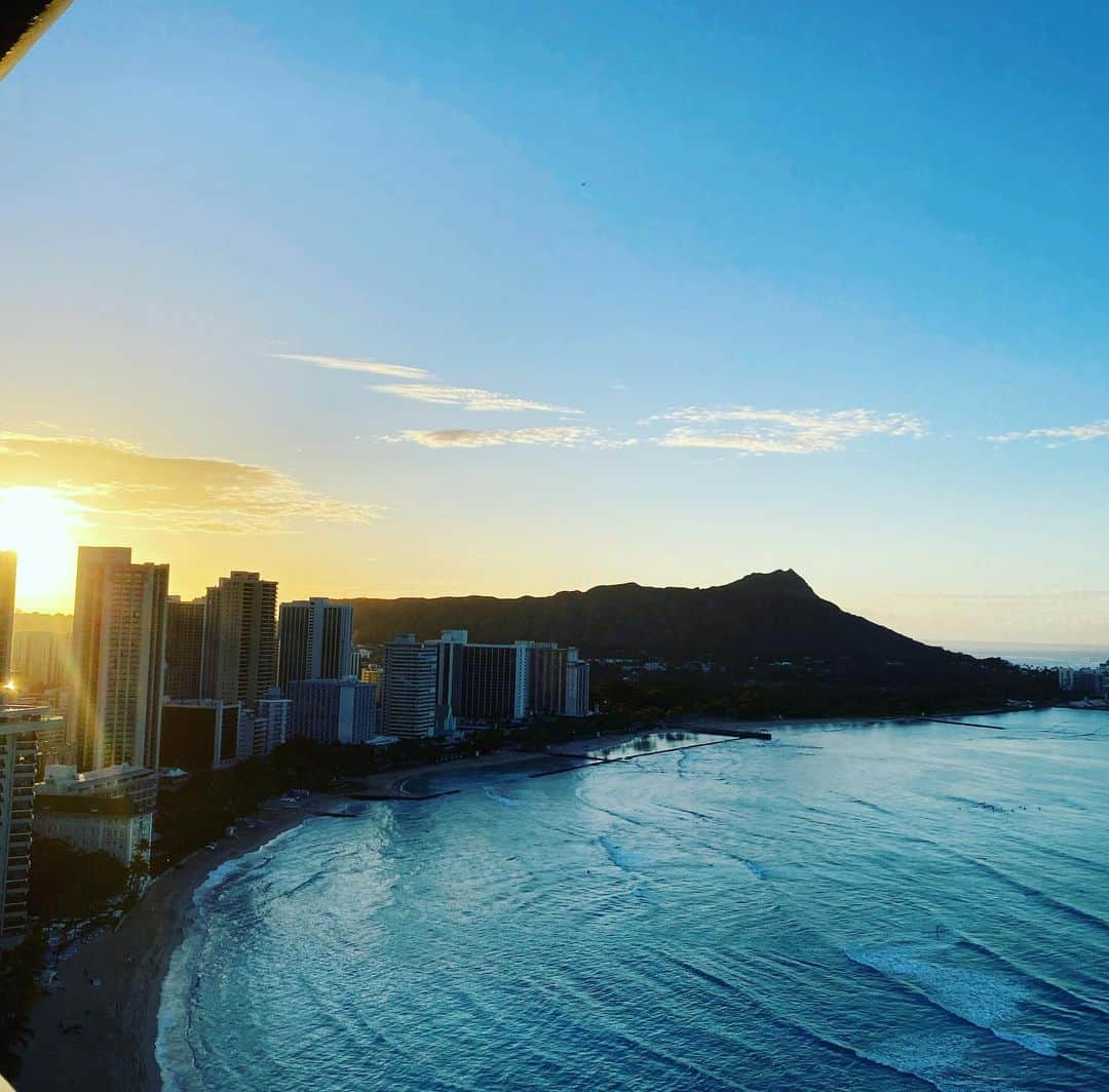 工藤まやさんのインスタグラム写真 - (工藤まやInstagram)「朝が来た。いろいろあるけれど、これだけで嬉しい☀️ #hawaii#sunrise#morning#breathtaking」3月5日 7時48分 - mayahawaii325