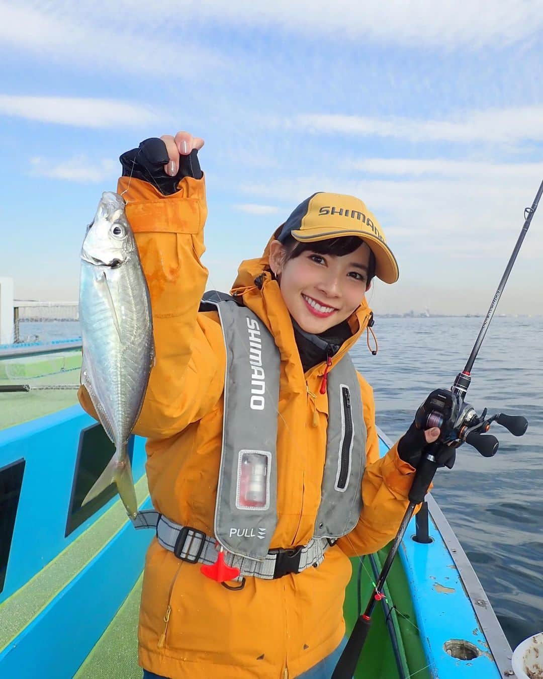 阪本智子さんのインスタグラム写真 - (阪本智子Instagram)「🐟♡ #アジ 30匹✨ #竿頭 \( ¨̮ )/♛︎❤ ・ よし、食べるぞーっ!!🤤🎶 ＊ #fish #horsemackerel #fishing #fishinggirl #shimano #魚 #鯵 #釣り #釣り女子 #シマノ #阪本智子」3月5日 8時17分 - tomoko_sakamoto423