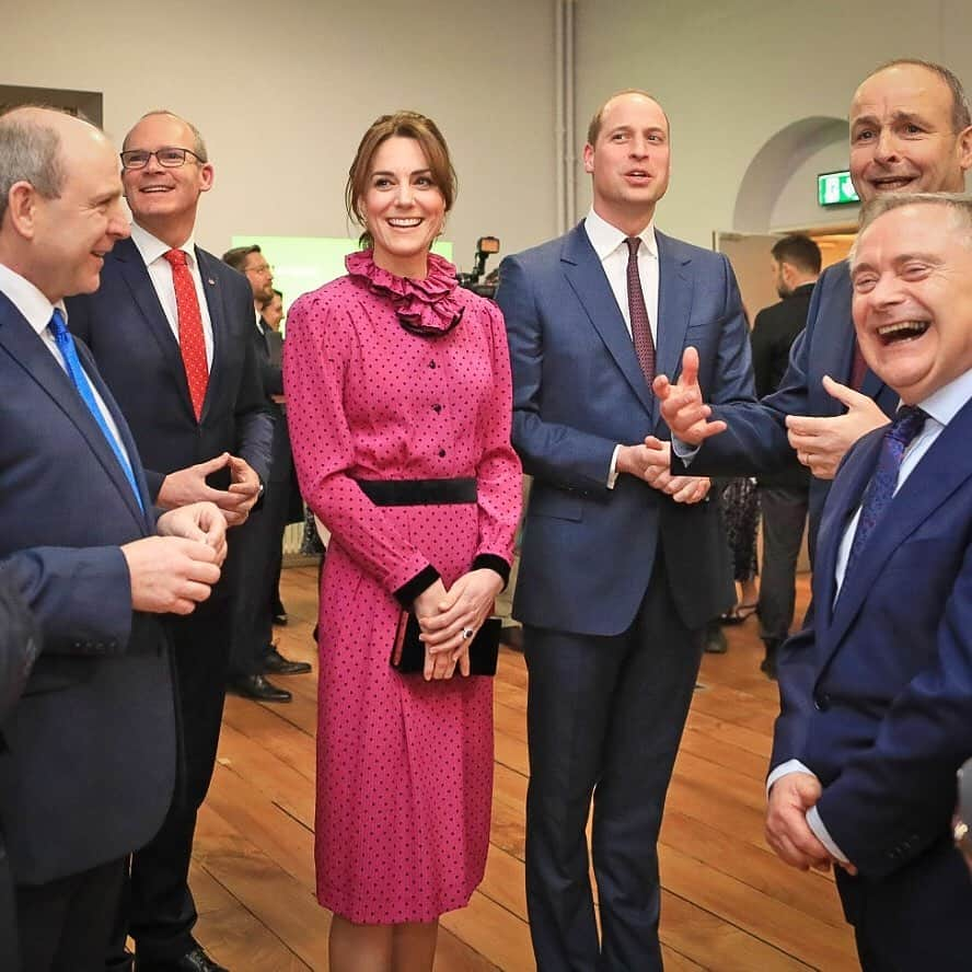 ウィリアム（ケンブリッジ公）さんのインスタグラム写真 - (ウィリアム（ケンブリッジ公）Instagram)「The Duke and Duchess of Cambridge were welcomed by the Irish Tánaiste Simon Coveney to a reception in the @moli_museum in Dublin.  Speaking this evening, The Duke said: • "I am confident that friendship, understanding and a shared vision for a peaceful and prosperous future 🇮🇪🇬🇧 will ensure that the unique and precious bond between our people is not broken. • My family is determined to continue playing our part in protecting, preserving and strengthening that bond". • Swipe 👉 to see more from this evening's reception. #RoyalVisitIreland」3月5日 8時53分 - princeandprincessofwales