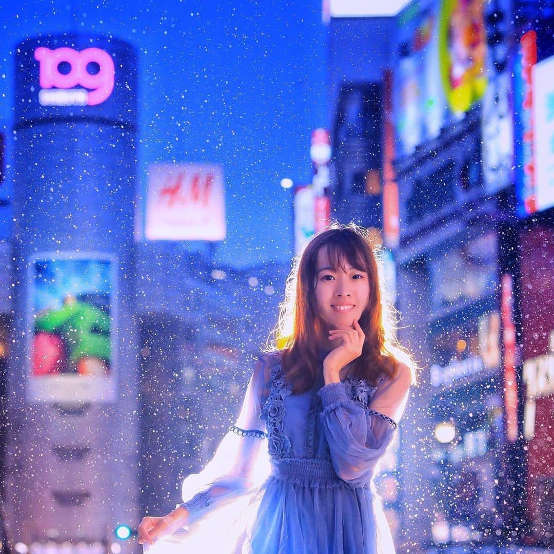 のインスタグラム：「渋谷109スクランブル交差点で雨フォト☔️﻿ してきました🥰﻿ モデルは15日スタファ撮影会参加の桜庭ななせちゃんです✨﻿ ﻿ ﻿ ✨新芸能事務所✨﻿ ﻿ 💖スタファ撮影会　個撮カメラマン募集❣️﻿ 3月15日(日） AM10時～PM18時﻿ スタジオ:アッサンブラージュ﻿ 会場:東京都荒川区東日暮里﻿ ﻿ アイドル・レースクイーン・グラビア・ハーフ・キッズ等色んなジャンルのモデルが出演決定🌟﻿ ﻿ ※撮影会の詳細はこちらの﻿ @stars2020of ﻿ プロフィールURLをご覧下さい🦋﻿ ﻿ ﻿ 【現在確定撮影会モデル】﻿ ◉水樹ヒカル @hikaru0913happy ﻿ ◉kana @kana80d ﻿ ◉水嶋遥 @mizushimaharuka_official ﻿ ◉Misa @m_model0219 ﻿ ◉桜庭ななせ @nanapple_life ﻿ ◉Yuki @yukiiiiiiiii033 ﻿ ◉おもち　@omochi530 ﻿ ◉Yukari @yukarin_2525.n ﻿ ◉りさ　@risa05130523 ﻿ ◉ミニー　@minnie_mitsuoka ﻿ ◉Maiko @maiko_hishatai ﻿ ◉Misa @misato_1984 ﻿ ◉Nina @ninaxiecutelife﻿ ﻿ ※撮影会の詳細はこちらの﻿ @stars2020of ﻿ プロフィールURLをご覧下さい🦋﻿ ﻿ ༚┈❁┈༚༝༝༚┈❁┈༚༝༝༚┈❁┈༚༝༝༚┈❁┈ ༚༝༝༚┈❁┈﻿ ﻿ 【過去プロデュース 所属 育成 】﻿ ✨ポップティーン専属モデル 舞川アイク﻿ ✨CanCam専属モデル 舞川アイク﻿ ✨小悪魔アゲハ専属モデル 夢月姫乃﻿ ✨女優 酒井若菜﻿ ✨ミスユニバースファイナリスト﻿ ✨舞台女優多数﻿ ✨キック・ザ・カン・クルーPM﻿ ✨テレビラジオ出演 300本以上﻿ ✨モデルコレクション多数出演﻿ 他モデル 声優 お笑い 女優 タレント﻿ 多数輩出﻿ ﻿ ༚┈❁┈༚༝༝༚┈❁┈༚༝༝༚┈❁┈༚༝༝༚┈❁┈ ༚༝༝༚┈❁┈﻿ #アイドル﻿ #アイドルユニット﻿ #アイドル募集﻿ #スタファ撮影会﻿ #starsoffile﻿ #Roseflavors﻿ #渋谷109﻿ #渋谷スクランブル交差点﻿ #ポートレートモデル﻿ #モデル﻿ #ポトレモデル﻿ #撮影会﻿ #写真集﻿ #撮影会モデル﻿ #撮影会イベント ﻿ #アイドル撮影会﻿ #グラビア撮影会﻿ #グラビアモデル﻿ #モデルデビュー﻿ #モデル募集﻿ #かわいい女の子 ﻿ #撮影依頼﻿ #被写体募集﻿ #カメラが好き ﻿ #インスタ映え﻿ #シューティング﻿ #カメラマン募集﻿ #ポートレート撮影﻿ #ポートレートモデル募集 ﻿ #ファインダー越しの私の世界」