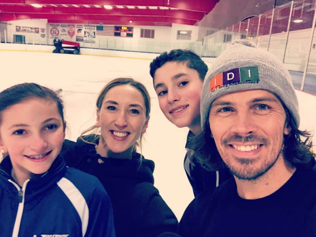 シネイド・ケアーのインスタグラム：「Dedication to choreography is staying on the ice until the Zamboni almost knocks you down.....🤩 #USFSA @johnkerrsk8er @will_lissauer @lila__earle13」