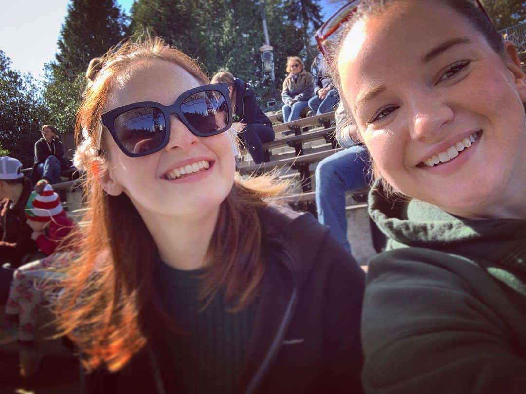 ケイ・パナベイカーのインスタグラム：「Anybody that knows me knows what a terrible secret keeper I am. I am also a terrible liar and spoil most surprises. Back in January, @soulless.ging and I hatched a plan. @bigrigcarly was gonna be off work for a couple months, stuck at home, bored out of her mind, and I was gonna surprise her with a week long visit. Joe, also a terrible secret keeper, made Carly open their door yesterday and there I was, waiting to bum it for a week with my favorite girl. I think Carly is still in shock, and I am too, at our ability to pull this off. Needless to say, I am so flipping happy to be spending a week with my person. We obviously spent our first day at a local zoo but I would gladly sit on a couch all week just to spend time with Carly. Here’s to a week of video games, 24, beer, and pure bliss with the girl who completes me.」
