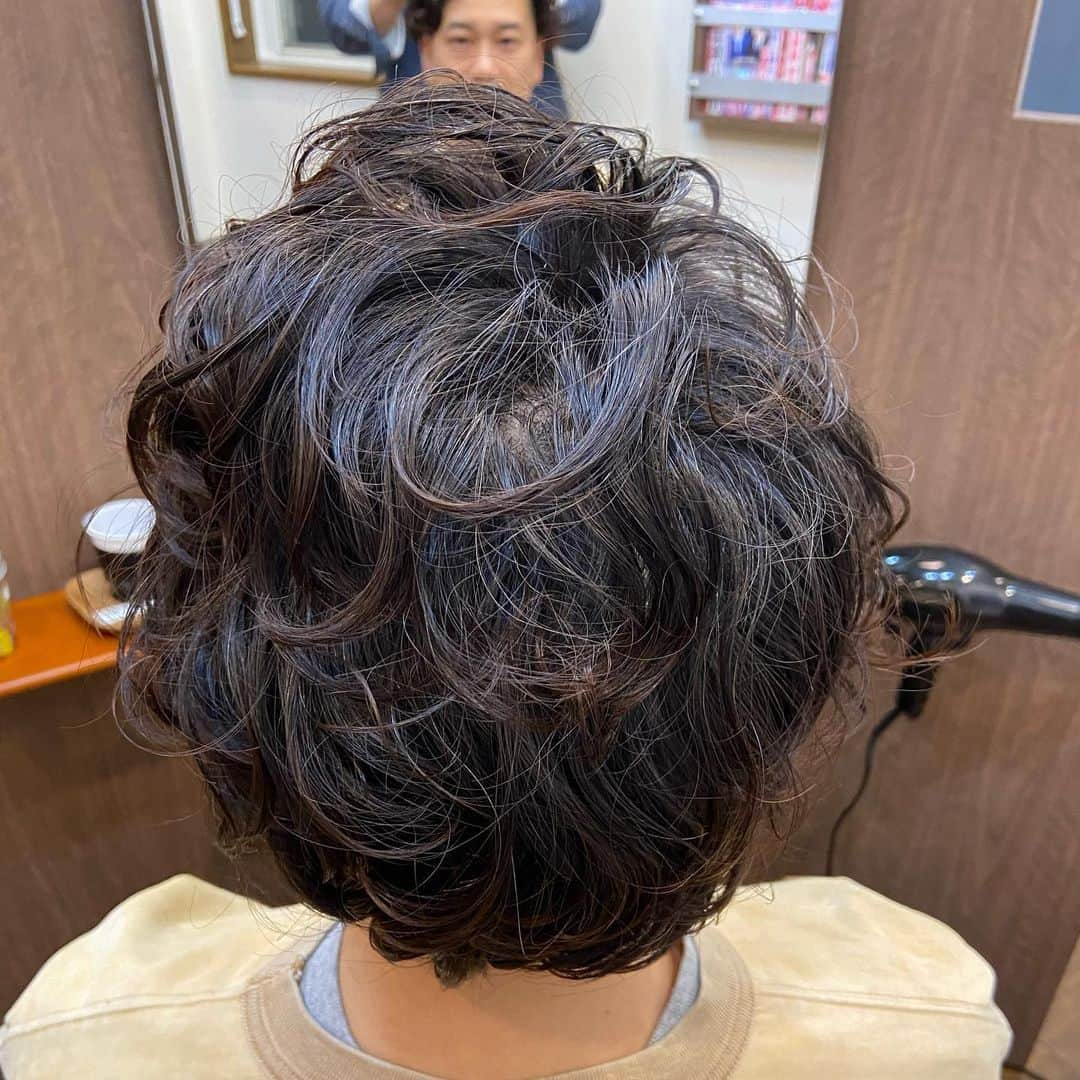 原田良也さんのインスタグラム写真 - (原田良也Instagram)「大津市のシャリテさんにてメンテナンス完了 #パーマ #前回の野口英世よりちょい長めに #シャリテ #滋賀県 #大津市」3月5日 9時59分 - irasshassee