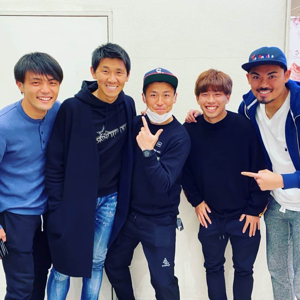 井上裕大のインスタグラム：「第１回もん会開催。 これからも積極的に水さんに絡んでもん会をたくさん開催してもらえるようにしたいと思います。 ありがとうございました😊 ご馳走様でした！！ #水本裕貴  #井上裕大 #奥山政幸  #福井光輝  #吉尾海夏  #もん会  #森村なんでいないの？」