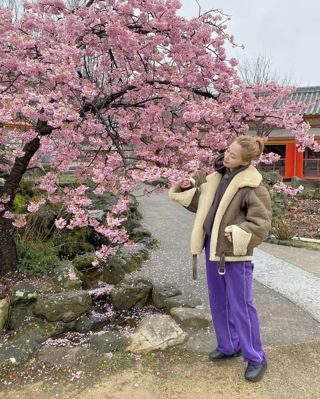 柴田紗希さんのインスタグラム写真 - (柴田紗希Instagram)「おはようさん🌸 大好きな尾道にいます。 尾道から瀬戸田港へ向かい 耕三寺と未来心の丘へ行きました。 明るいパワーが詰まってたよ 素敵な場所だった〜♡ 今日も瀬戸内さん、よろしくお願いします 雨が上がって良かったなぁ☺️ . #naturalbeautycamp  #ナチュラルビューティーキャンプ  #JR西日本  #せとうちパレット」3月5日 10時04分 - shibasaaki