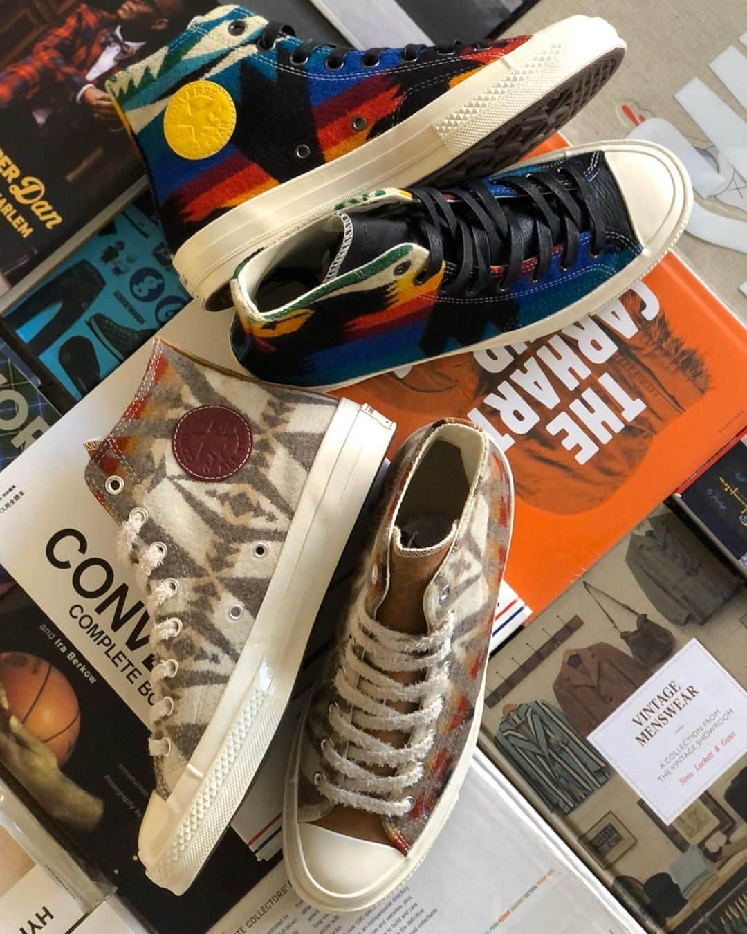 Mr. Tyさんのインスタグラム写真 - (Mr. TyInstagram)「I’ve never seen a pair of @pendletonwm @converse 70s before, so I had to merge two of my favorite things for myself 🤷🏾‍♂️. I was trying to pick a favorite between the two, but I couldn’t even do it— I love’m both!  @converse_style #ct70 #theshoegame #taylorgang #sneakerfreaker #kicksonfire #complexkicks #70s #ijustlikeshoes #converse #allstar #allstars #chucks #lifeinchucks #instachucks #conversestyle #lovemychucks #1970schucks #conversefamily #チャックテイラー #pendleton #chucktaylors #チャックテイラー70s #converse70s #pendletonblanket #sneakeraddict #weareallstars」3月5日 10時12分 - regularolty