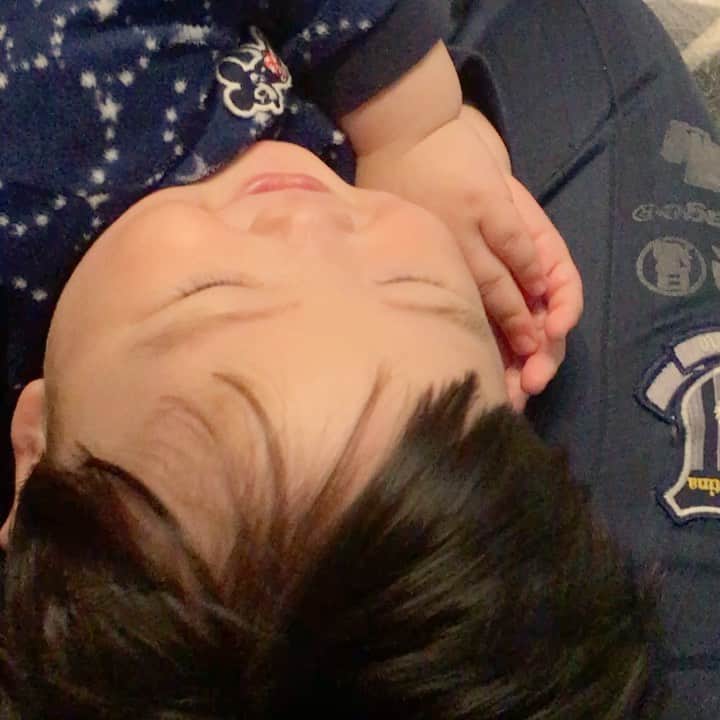 山西章博のインスタグラム：「こちょばいけど、もう一回やって欲しい。 #赤ちゃん #嫡男 #せがれ #こちょばい  #でも嫌じゃない #耳だけ似てる #耳以外も似て来た #これ以上似るな #ママリ#パパリ#ベビフル#ベビリトル#コドモノ#mamanoko#コノビー#mamanokoカメラ部#mamanokoギフトキャンペーン#コドモダカラ」