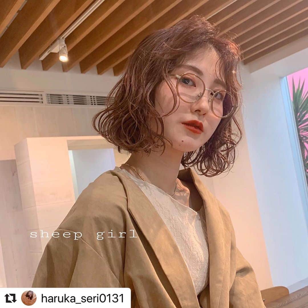 福岡ベルエポック美容専門学校のインスタグラム：「#Repost @haruka_seri0131 with @make_repost ・・・ _ やっとやっとの ひろみさんを撮影させて頂きました👼🏻♡ . 本当に楽しすぎる撮影でした!! ありがとうございました🤎 #haruwrd  #ベルエポック #福岡ベルエポック美容専門学校 #美容専門学校ベルエポック福岡校 #福岡ベル #ベルスタグラム #おしゃれさんと繋がりたい #美容専門学校 #美容専門学生 #オープンキャンパス #オープンキャンパス2020  #美容学生と繋がりたい #美容学生 #美容学生さんと繋がりたい #美容学生の日常 #スナップ写真 #スナップ #スナップショット #snap #snapshot #instagood #instapic #instalike」
