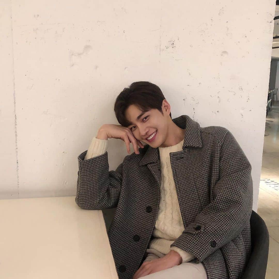 キム・ジェヨンさんのインスタグラム写真 - (キム・ジェヨンInstagram)「얼마 남지 않았네요..😂」3月5日 10時45分 - darealkjy