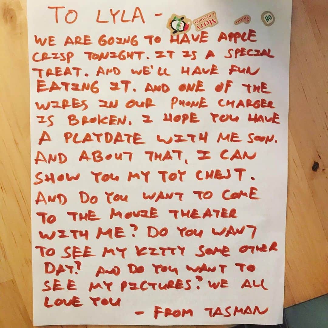 のインスタグラム：「Tasman loves to give his friend’s notes. He dictated this one to his bff Lyla and I love it and about that, come on, ok got it, sure why not! @jenthoren14」