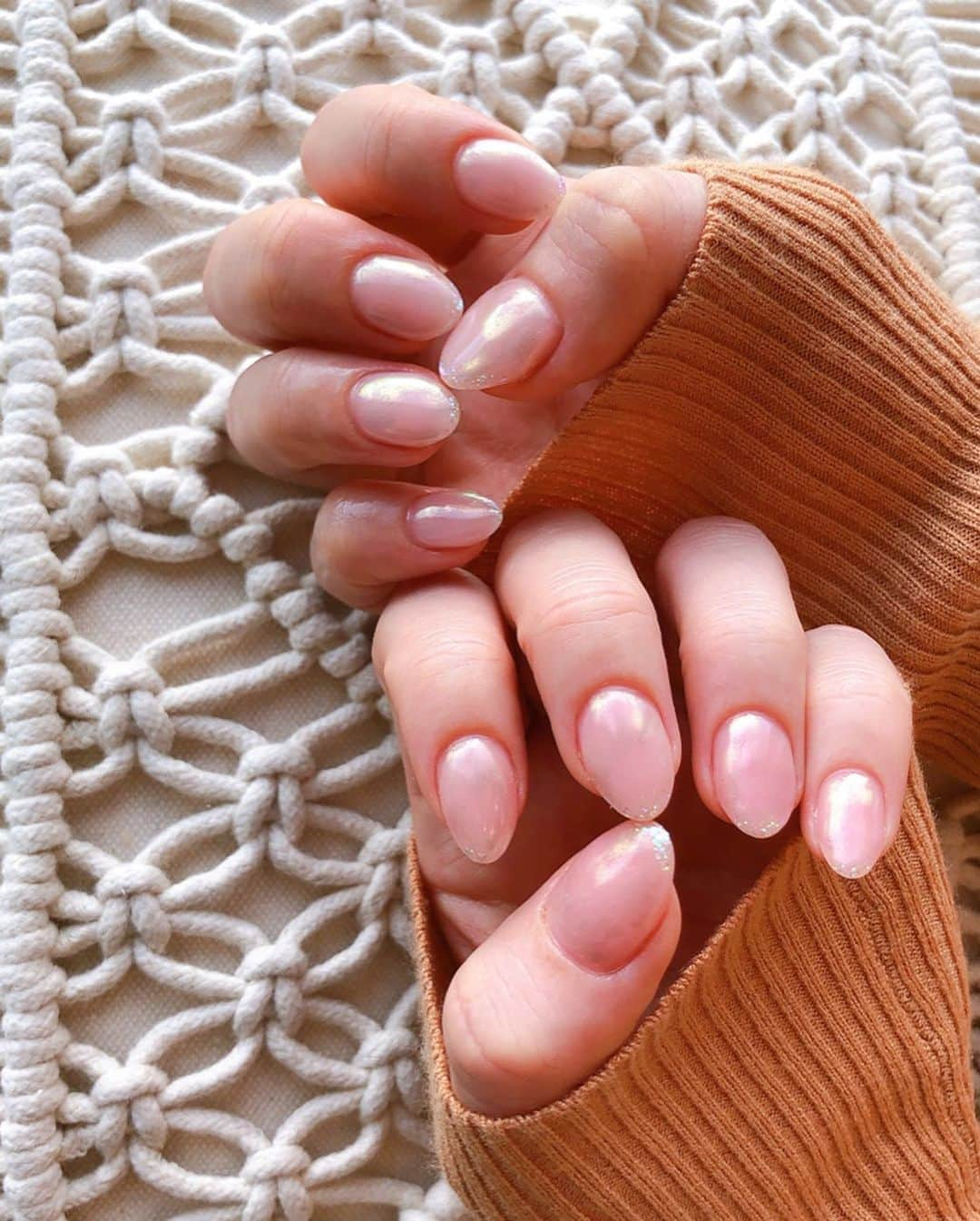 眞木美咲パメラさんのインスタグラム写真 - (眞木美咲パメラInstagram)「My lovely spring nails.🌸 How  you  like this color?💎 . 今回もミラーネイル💗 実は左右でピンクの色味かえてるのです わかるかな？ ちゅるんちゅるん @chipieee_tokyo @chipieee_ebisu でお願いしているよ  まつげパーマもここでやってる！ 次はまつげパーマと目尻にだけエクステつけようかな✨ . . . . #ミラーネイル#オーロラネイル  #nails#naildesign#chipieee#ネイル#原宿#恵比寿#まつげパーマ#motd#girls#joy #メガネ女子」3月5日 16時27分 - pamypamypamy