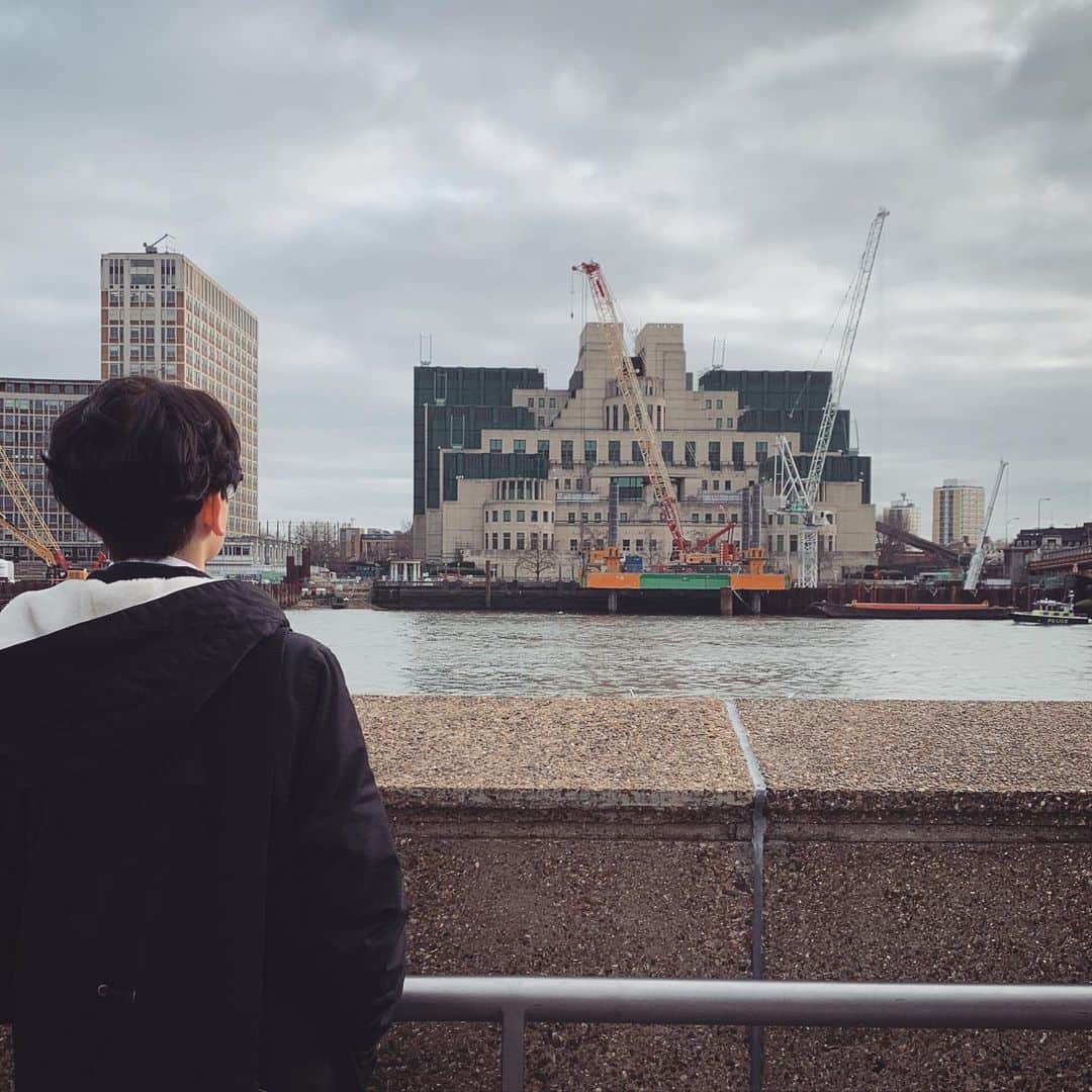 姫沢のインスタグラム：「No Time To Die got postponed & I‘m a bit bummed out. Send some happy thoughts!  #notimetodie #quartermaster #qcosplay #007 #007cosplay #jamesbondcosplay #jamesbond」