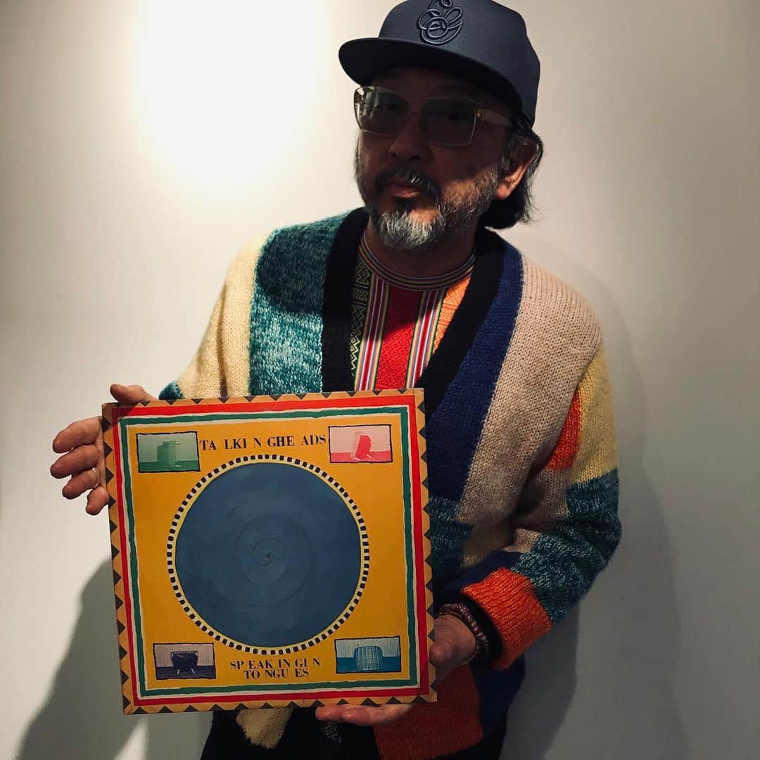 のインスタグラム：「#今日の1枚  #talkingheads  #speakingintongues  #cap #engineeredgarments #eyeglasses #白山眼鏡 #thestylistjapan #longsleeve #tshirt  #yohjiyamamotopourhomme #cardigan #supreme #pants #auralee #sneaker #newbalance #engineeredgarments」
